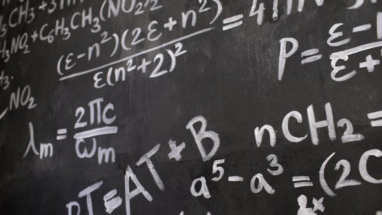 Pi123 – Tafel mit mathematischen Formeln und der Kreiszahl Pi